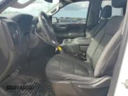 ✅ 2020 Chevrolet Silverado 1500 Custom • VIN: 1GCRWBEH4LZ281963 • Lot: 69211604. Wystawiony na Copart z przebiegiem 148 420 mil. Bezpłatny archiwum sprzedaży aukcyjnych z USA i szczegółowy raport historii pojazdu na DreamBid. Zdjęcie 7.