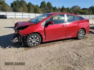 ✅ 2021 Toyota Prius XLE • VIN: JTDL9MFU3M3026231 • Лот: 90118925. Опубликован ранее на Copart с пробегом 56 350 миль. Бесплатный доступ к архиву аукционных продаж из США и подробный отчёт об истории автомобиля на DreamBid. Изображение 1.
