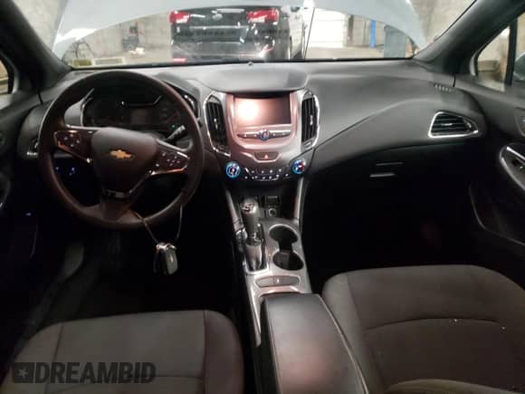 ✅ 2018 Chevrolet Cruze LT • VIN: 1G1BE5SM8J7227235 • Lot: 73570162. Wystawiony na Copart z przebiegiem 39 484 mil mil. Skorzystaj z bezpłatnego archiwum sprzedaży aukcyjnych z USA i zobacz szczegółowy raport historii pojazdu na DreamBid. Zdjęcie 8.