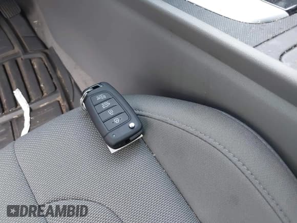 ✅ 2025 Hyundai Elantra SE • VIN: KMHLL4DG0SU894415 • Lot: 43205822. Listed on IAAI with 12,011 mi. Free auction sales archive from the USA and detailed vehicle history report at DreamBid. Image 11.