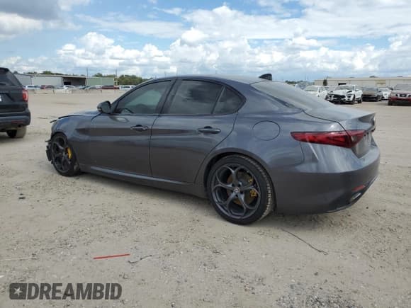 ✅ 2018 Alfa Romeo Giulia Ti Sport • VIN: ZARFAECN6J7583264 • Lot: 86291855. Wystawiony na Copart z przebiegiem 101 756 mil. Bezpłatny archiwum sprzedaży aukcyjnych z USA i szczegółowy raport historii pojazdu na DreamBid. Zdjęcie 2.