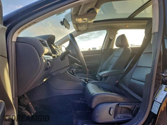 ✅ 2011 Volkswagen Jetta TDI • VIN: 3VWPL7AJ1BM715260 • Lot: 96303205. Listed on Copart with 112,352 mi. Free auction sales archive from the USA and detailed vehicle history report at DreamBid. Image 7.