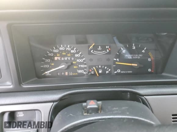 ✅ 1990 Lincoln Mark VIII • VIN: 1LNCM93E8LY715218 • Lot: 62984275. Wystawiony na Copart z przebiegiem 66 469 mil. Bezpłatny archiwum sprzedaży aukcyjnych z USA i szczegółowy raport historii pojazdu na DreamBid. Zdjęcie 9.