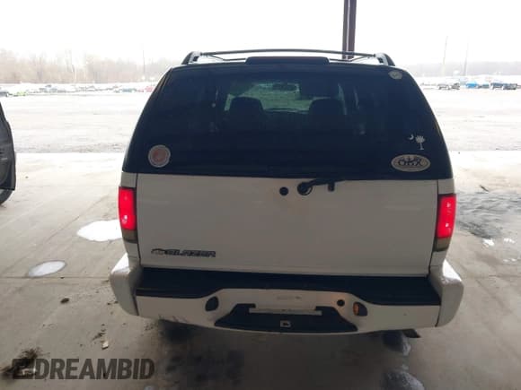 ✅ 2004 Chevrolet Blazer LS • VIN: 1GNDT13X64K129093 • Lot: 41860109. Wystawiony na IAAI z przebiegiem 175 588 mil. Bezpłatny archiwum sprzedaży aukcyjnych z USA i szczegółowy raport historii pojazdu na DreamBid. Zdjęcie 16.