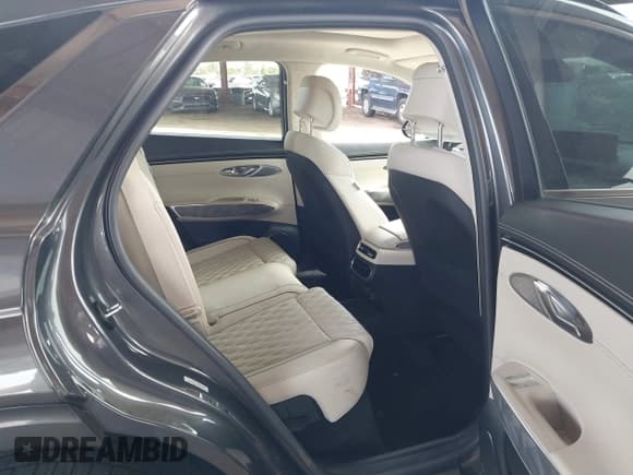 ✅ 2022 Genesis GV70 Sport • VIN: KMUMCDTC2NU043239 • Lot: 43229971. Wystawiony na IAAI z przebiegiem Nie podano. Bezpłatny archiwum sprzedaży aukcyjnych z USA i szczegółowy raport historii pojazdu na DreamBid. Zdjęcie 8.