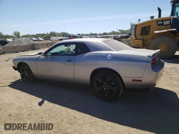 2013 Dodge Challenger SXT z VIN 2C3CDYAGXDH612465, wystawiony jako Copart lot #70135804 z przebiegiem 116 793 mil mil oraz Szkoda całkowita • Salvage title. Historia ofert i sprzedaży dostępna na DreamBid. Obrazek 2.