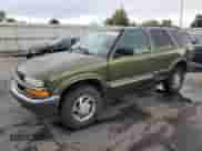 2001 Chevrolet Blazer LT z VIN 1GNDT13W21K240291, wystawiony jako Copart lot #76192674 z przebiegiem 227 111 mil mil oraz Szkoda całkowita • Salvage title. Historia ofert i sprzedaży dostępna na DreamBid. Obrazek 1.