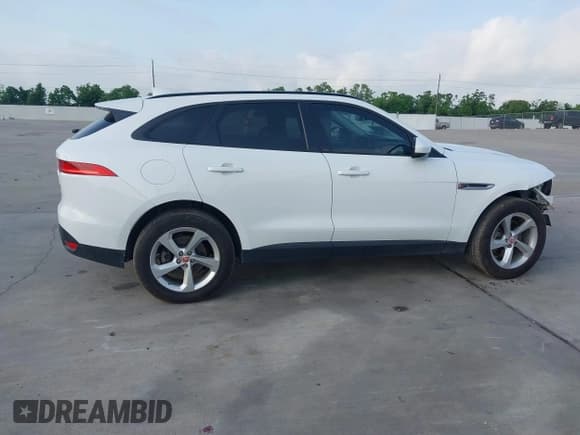 ✅ 2017 Jaguar F-Pace 35t Premium • VIN: SADCJ2BV1HA091773 • Lot: 42289518. Wystawiony na IAAI z przebiegiem 130 935 mil. Bezpłatny archiwum sprzedaży aukcyjnych z USA i szczegółowy raport historii pojazdu na DreamBid. Zdjęcie 13.