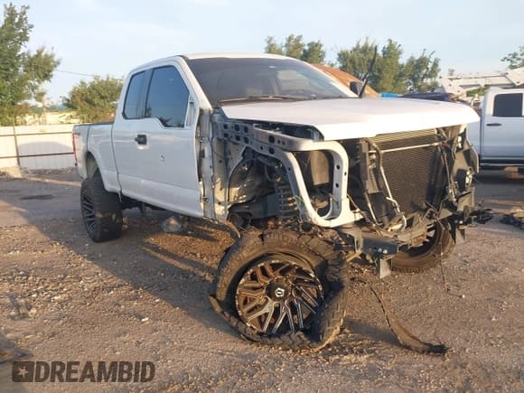 ✅ 2020 Ford F-250 XL • VIN: 1FT7X2B65LED06531 • Lot: 42731563. Wystawiony na IAAI z przebiegiem 33 613 mil. Bezpłatny archiwum sprzedaży aukcyjnych z USA i szczegółowy raport historii pojazdu na DreamBid. Zdjęcie 1.