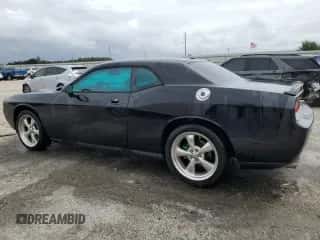 2010 Dodge Challenger R/T Classic z VIN 2B3CJ5DT7AH314965, wystawiony jako Copart lot #70973564 z przebiegiem 123 166 mil mil oraz Nie do naprawy • Non repairable. Historia ofert i sprzedaży dostępna na DreamBid. Obrazek 2.