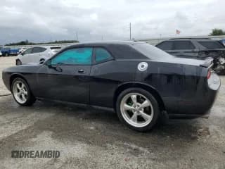 ✅ 2010 Dodge Challenger R/T Classic • VIN: 2B3CJ5DT7AH314965 • Lot: 70973564. Wystawiony na Copart z przebiegiem 123 166 mil. Bezpłatny archiwum sprzedaży aukcyjnych z USA i szczegółowy raport historii pojazdu na DreamBid. Zdjęcie 2.