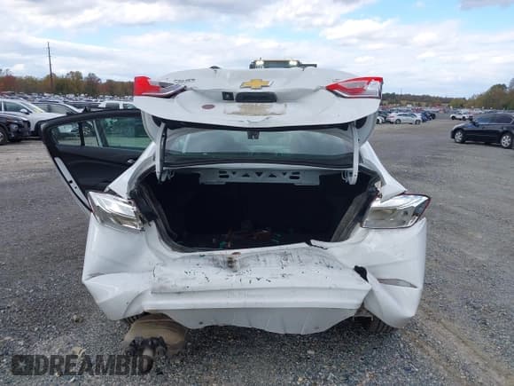 ✅ 2018 Chevrolet Cruze LT • VIN: 1G1BE5SM9J7167031 • Lot: 43396962. Listed on IAAI with 98,786 mi. Free auction sales archive from the USA and detailed vehicle history report at DreamBid. Image 16.