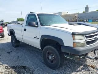 ✅ 2007 Chevrolet Silverado 2500HD Work Truck • VIN: 1GCHC24U07E139478 • Lot: 42066015. Wystawiony na IAAI z przebiegiem Nie podano. Bezpłatny archiwum sprzedaży aukcyjnych z USA i szczegółowy raport historii pojazdu na DreamBid. Zdjęcie 1.