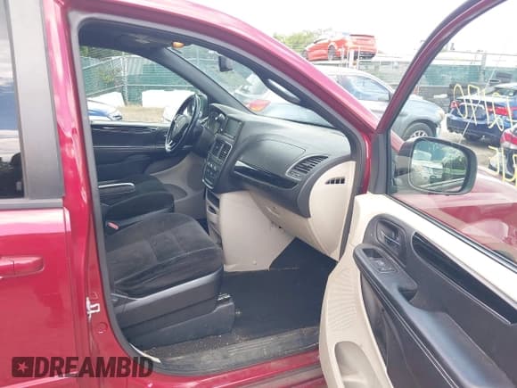 ✅ 2015 Dodge Grand Caravan SE • VIN: 2C4RDGBG8FR737895 • Lot: 42342170. Wystawiony na IAAI z przebiegiem 133 687 mil. Bezpłatny archiwum sprzedaży aukcyjnych z USA i szczegółowy raport historii pojazdu na DreamBid. Zdjęcie 5.