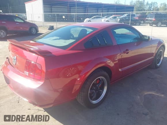 ✅ 2008 Ford Mustang GT Deluxe • VIN: 1ZVHT82H685120215 • Lot: 43426887. Listed on IAAI with 77,034 mi. Free auction sales archive from the USA and detailed vehicle history report at DreamBid. Image 4.