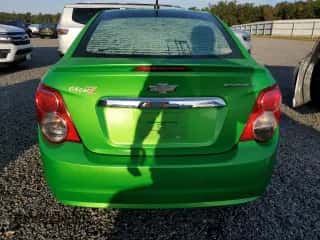 2014 Chevrolet Sonic LT z VIN 1G1JC5SH0E4236278, wystawiony jako Copart lot #73875594 z przebiegiem 110 929 mil mil oraz Szkoda całkowita • Salvage title. Historia ofert i sprzedaży dostępna na DreamBid. Obrazek 6.