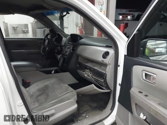 ✅ 2015 Honda Pilot LX • VIN: 5FNYF3H23FB013425 • Lot: 43619598. Listed on IAAI with Not provided. Free auction sales archive from the USA and detailed vehicle history report at DreamBid. Image 5.