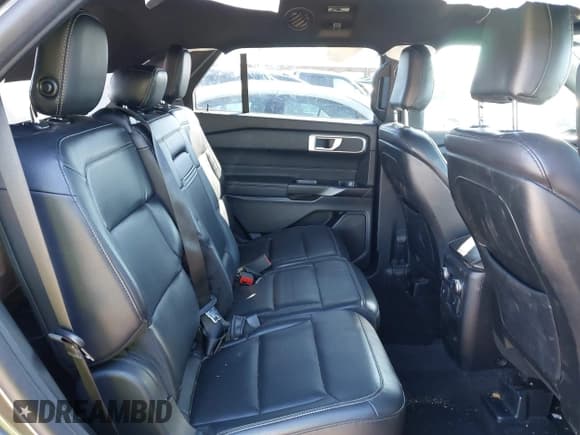 ✅ 2020 Ford Explorer XLT • VIN: 1FMSK8DH6LGB62109 • Lot: 41595655. Wystawiony na IAAI z przebiegiem 77 143 mil. Bezpłatny archiwum sprzedaży aukcyjnych z USA i szczegółowy raport historii pojazdu na DreamBid. Zdjęcie 8.