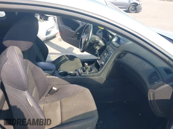 ✅ 2012 Hyundai Genesis Coupe 2.0T • VIN: KMHHT6KD1CU068037 • Lot: 42548301. Wystawiony na IAAI z przebiegiem 156 037 mil. Bezpłatny archiwum sprzedaży aukcyjnych z USA i szczegółowy raport historii pojazdu na DreamBid. Zdjęcie 5.