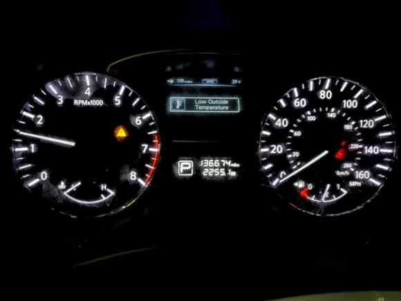 ✅ 2013 Nissan Pathfinder SV • VIN: 5N1AR2MM8DC663500 • Lot: 95333565. Listed on Copart with 136,674 mi. Free auction sales archive from the USA and detailed vehicle history report at DreamBid. Image 9.