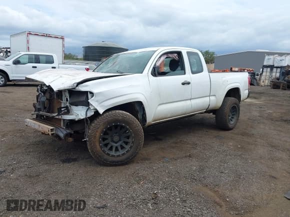 ✅ 2017 Toyota Tacoma SR • VIN: 5TFRX5GN8HX077669 • Лот: 42945490. Опубликован ранее на IAAI с пробегом 110 454 миль. Бесплатный доступ к архиву аукционных продаж из США и подробный отчёт об истории автомобиля на DreamBid. Изображение 2.