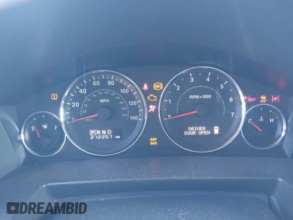 ✅ 2010 Jeep Commander Sport • VIN: 1J4RG4GK0AC112941 • Lot: 43895334. Listed on IAAI with 212,257 mi. Free auction sales archive from the USA and detailed vehicle history report at DreamBid. Image 7.