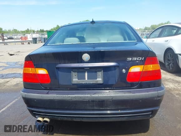 ✅ 2005 BMW 3 Series 330i • VIN: WBAEV53445KM40931 • Lot: 42061235. Listed on IAAI with 298,421 mi. Free auction sales archive from the USA and detailed vehicle history report at DreamBid. Image 16.