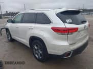 ✅ 2018 Toyota Highlander Limited • VIN: 5TDDZRFH6JS899857 • Lot: 41492515. Wystawiony na IAAI z przebiegiem 98 929 mil. Bezpłatny archiwum sprzedaży aukcyjnych z USA i szczegółowy raport historii pojazdu na DreamBid. Zdjęcie 3.