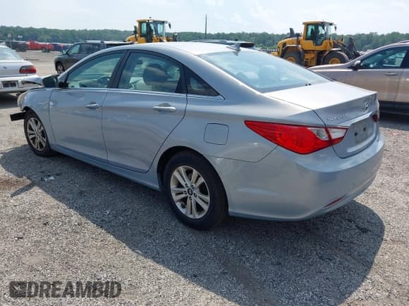 ✅ 2011 Hyundai Sonata GLS • VIN: 5NPEB4AC5BH022937 • Lot: 42829596. Listed on IAAI with 193,507 mi. Free auction sales archive from the USA and detailed vehicle history report at DreamBid. Image 3.