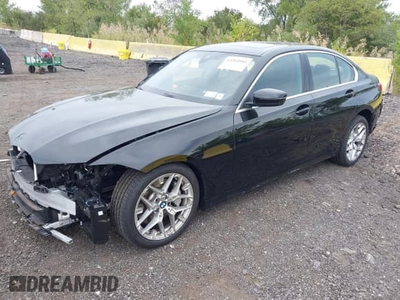 ✅ 2025 BMW 3 Series 330i xDrive • VIN: 3MW89CW05S8F17124 • Lot: 43264941. Wystawiony na IAAI z przebiegiem 857 mil. Bezpłatny archiwum sprzedaży aukcyjnych z USA i szczegółowy raport historii pojazdu na DreamBid. Zdjęcie 2.