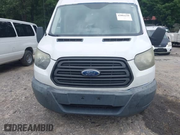 ✅ 2015 Ford Transit Cargo • VIN: 1FTNR2CM0FKA92570 • Lot: 43061239. Wystawiony na IAAI z przebiegiem 221 884 mil. Bezpłatny archiwum sprzedaży aukcyjnych z USA i szczegółowy raport historii pojazdu na DreamBid. Zdjęcie 12.
