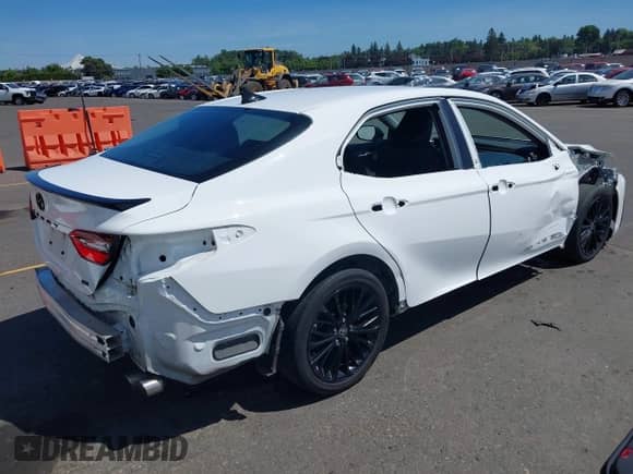 2022 Toyota Camry SE z VIN 4T1G11AK5NU075077, wystawiony jako IAAI lot #42359500 z przebiegiem 35 938 mil mil oraz . Historia ofert i sprzedaży dostępna na DreamBid. Obrazek 6.