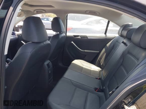 ✅ 2015 Volkswagen Jetta SE • VIN: 3VWD07AJ1FM284890 • Лот: 42328592. Опубликован ранее на IAAI с пробегом 92 880 миль. Бесплатный доступ к архиву аукционных продаж из США и подробный отчёт об истории автомобиля на DreamBid. Изображение 8.