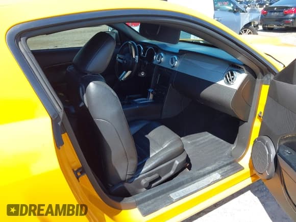 ✅ 2008 Ford Mustang GT Deluxe • VIN: 1ZVHT82H885149991 • Lot: 41659094. Listed on IAAI with 140,534 mi. Free auction sales archive from the USA and detailed vehicle history report at DreamBid. Image 5.