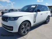 ✅ 2023 Land Rover Range Rover SE • VIN: SALKP9E77PA075564 • Lot: 43009703. Wystawiony na IAAI z przebiegiem Nie podano. Bezpłatny archiwum sprzedaży aukcyjnych z USA i szczegółowy raport historii pojazdu na DreamBid. Zdjęcie 17.