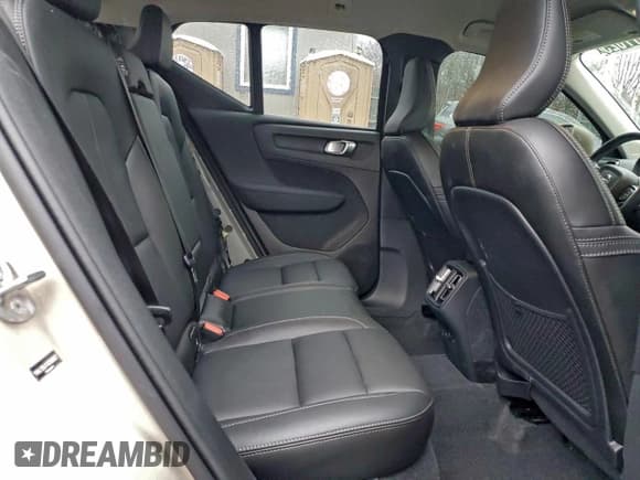 ✅ 2025 Volvo XC40 Core Bright Theme • VIN: YV4L12UJ1S2520527 • Lot: 93677025. Listed on Copart with 13,539 mi. Free auction sales archive from the USA and detailed vehicle history report at DreamBid. Image 11.