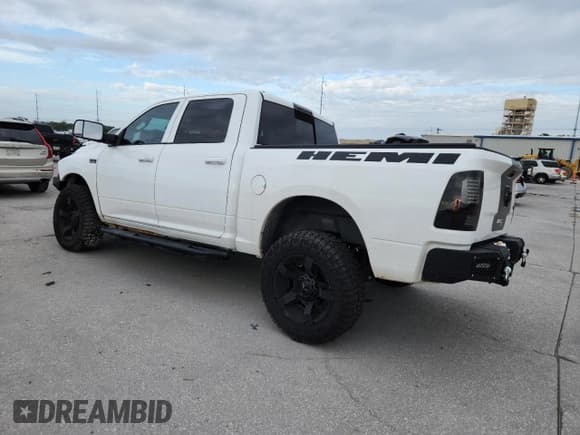 ✅ 2013 Ram 1500 Sport • VIN: 1C6RR7MT5DS701080 • Lot: 84652215. Wystawiony na Copart z przebiegiem 112 864 mil. Bezpłatny archiwum sprzedaży aukcyjnych z USA i szczegółowy raport historii pojazdu na DreamBid. Zdjęcie 2.