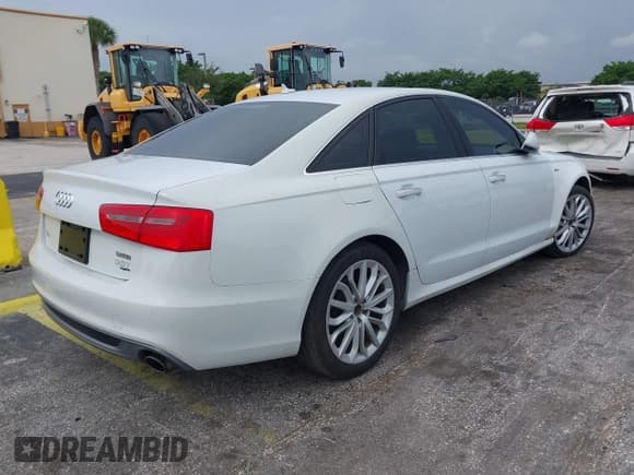 ✅ 2014 Audi A6 Prestige • VIN: WAUHGAFC1EN037698 • Lot: 42605685. Wystawiony na IAAI z przebiegiem 128 051 mil. Bezpłatny archiwum sprzedaży aukcyjnych z USA i szczegółowy raport historii pojazdu na DreamBid. Zdjęcie 4.