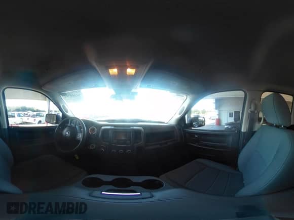 2018 Ram 1500 Tradesman z VIN 1C6RR6FT3JS244868, wystawiony jako IAAI lot #42310301 z przebiegiem 115 764 mil mil oraz . Historia ofert i sprzedaży dostępna na DreamBid. Obrazek 19.