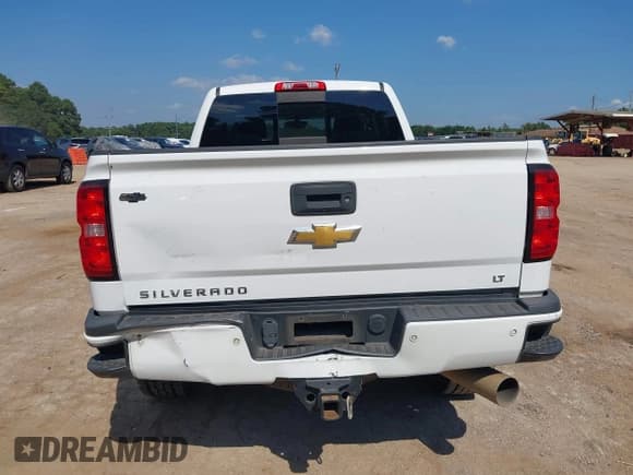 ✅ 2017 Chevrolet Silverado 2500HD LT • VIN: 1GC1KVEY9HF181540 • Lot: 43017957. Listed on IAAI with 198,394 mi. Free auction sales archive from the USA and detailed vehicle history report at DreamBid. Image 18.