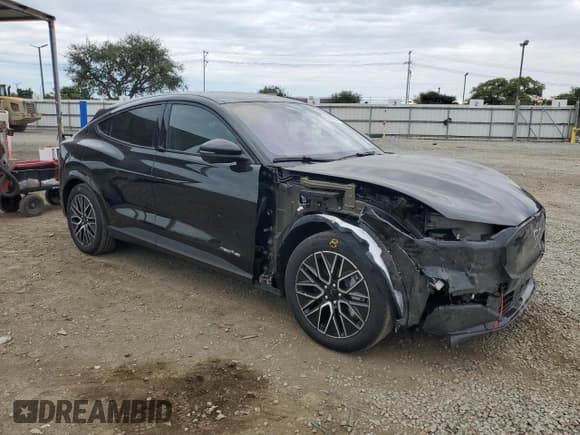 ✅ 2025 Ford Mustang Mach-E Premium • VIN: 3FMTK3SU3SMA23227 • Lot: 85882595. Wystawiony na Copart z przebiegiem 2 102 mil. Bezpłatny archiwum sprzedaży aukcyjnych z USA i szczegółowy raport historii pojazdu na DreamBid. Zdjęcie 4.