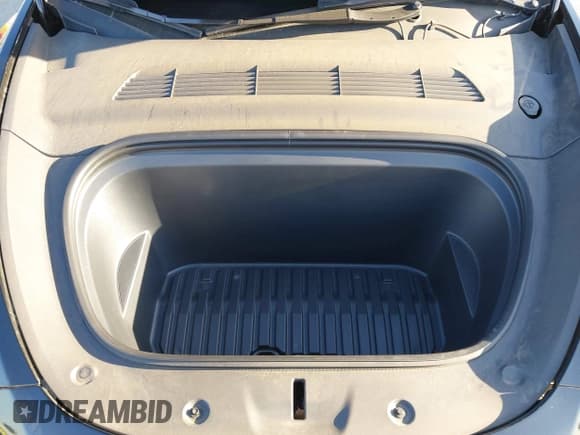 ✅ 2023 Tesla Model Y Long Range • VIN: 7SAYGAEEXPF673871 • Lot: 41980174. Wystawiony na IAAI z przebiegiem 45 870 mil. Bezpłatny archiwum sprzedaży aukcyjnych z USA i szczegółowy raport historii pojazdu na DreamBid. Zdjęcie 10.