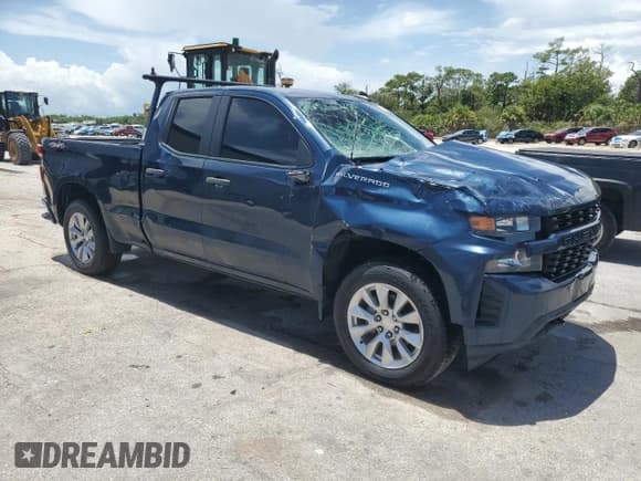✅ 2020 Chevrolet Silverado 1500 Custom • VIN: 1GCRYBEF8LZ286379 • Lot: 69156915. Wystawiony na Copart z przebiegiem 128 650 mil. Bezpłatny archiwum sprzedaży aukcyjnych z USA i szczegółowy raport historii pojazdu na DreamBid. Zdjęcie 4.