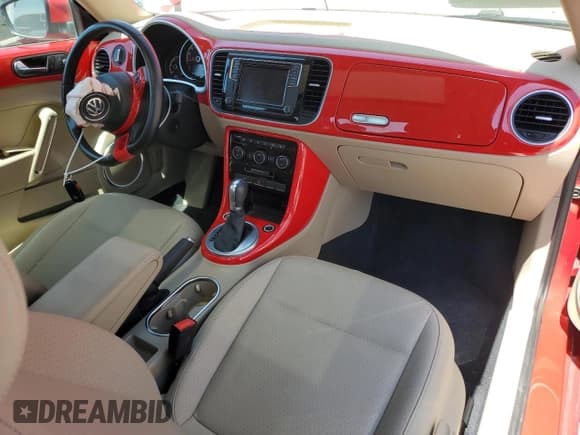 ✅ 2018 Volkswagen Beetle SE • VIN: 3VWJD7ATXJM702798 • Lot: 57290685. Listed on Copart with 53,005 mi. Free auction sales archive from the USA and detailed vehicle history report at DreamBid. Image 8.