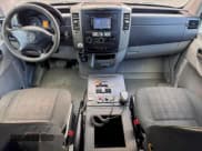 ✅ 2014 Mercedes-Benz Sprinter Cargo • VIN: WD3PE7CC1E5920240 • Lot: 94989225. Wystawiony na Copart z przebiegiem 492 206 mil. Bezpłatny archiwum sprzedaży aukcyjnych z USA i szczegółowy raport historii pojazdu na DreamBid. Zdjęcie 7.