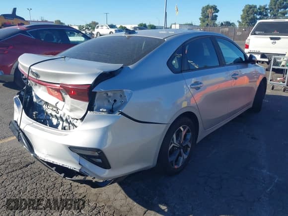 ✅ 2019 Kia Forte LXS • VIN: 3KPF24AD9KE071401 • Лот: 43536559. Опубликован ранее на IAAI с пробегом 234 224 миль. Бесплатный доступ к архиву аукционных продаж из США и подробный отчёт об истории автомобиля на DreamBid. Изображение 4.