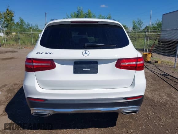 ✅ 2018 Mercedes-Benz GLC 300 • VIN: WDC0G4JBXJV015557 • Lot: 43472903. Wystawiony na IAAI z przebiegiem 17 964 mil. Bezpłatny archiwum sprzedaży aukcyjnych z USA i szczegółowy raport historii pojazdu na DreamBid. Zdjęcie 16.