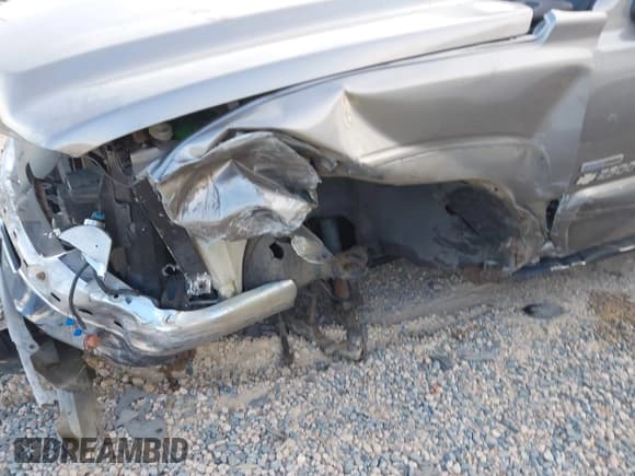 ✅ 2006 Chevrolet Silverado 2500HD LT3 • VIN: 1GCHK23D36F213635 • Lot: 43737426. Wystawiony na IAAI z przebiegiem 302 249 mil. Bezpłatny archiwum sprzedaży aukcyjnych z USA i szczegółowy raport historii pojazdu na DreamBid. Zdjęcie 6.