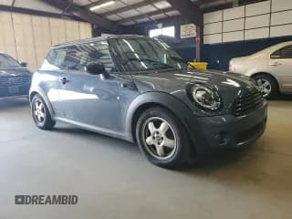 ✅ 2010 MINI Hardtop • VIN: WMWMF3C52ATZ27605 • Lot: 80516925. Wystawiony na Copart z przebiegiem 167 627 mil. Bezpłatny archiwum sprzedaży aukcyjnych z USA i szczegółowy raport historii pojazdu na DreamBid. Zdjęcie 4.