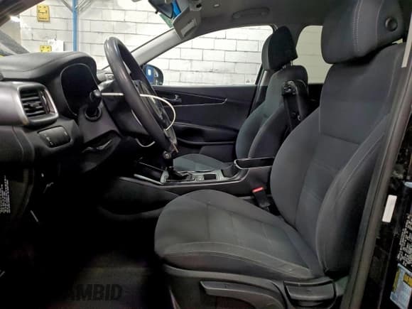 ✅ 2017 Kia Sorento LX • VIN: 5XYPGDA32HG324681 • Lot: 94002405. Listed on Copart with 92,403 mi. Free auction sales archive from the USA and detailed vehicle history report at DreamBid. Image 7.